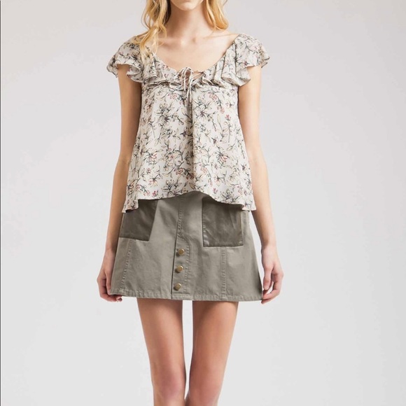 Very Pretty Floral J.O.A Blouse - Picture 4 of 4